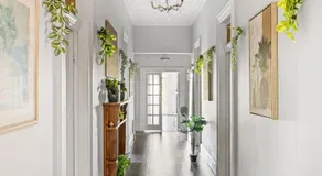 Modern Private Double Room - Centrally Located - Shared Bathroom - Image 2