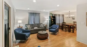 Amazing home in DT Libertyville Near Naval Base - Image 2