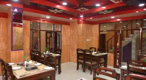 Sarahan Holiday Inn - Image 3