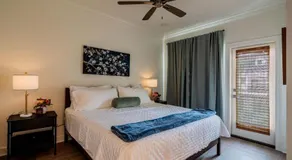 Modern 3BR 2 and a half BA Townhome, Heart of Town - Image 2