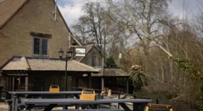 The Fox at Barrington - Image 3