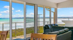 124 Surfers Pde - BYO Linen Beachfront - Image 4