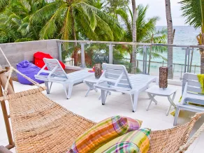 B Pod Hotel - Image 2
