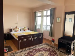 Primrose Apartment - Image 4