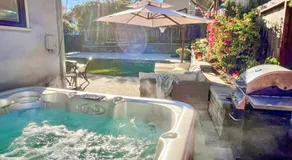 Hot Tub Bright Modern steps to downtown - Image 4