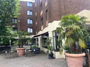 Hotel Regina Suites - Image 1