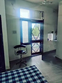 Hotel O Helooeesh Rooms Near Johari Enclave Metro Station - Image 4