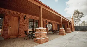 Red Waratah Accommodation - Image 5