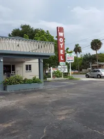 Three Oaks Motel - Titusville - Image 5