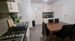 Cheerful 4/5 bed house - Heathrow - Image 4