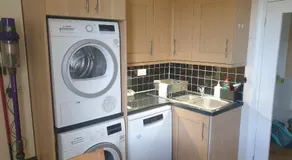 London Luxury 2 Bedroom Flat 5min walk from Overground, with FREE WIFI, FREE PARKING-Sleeps x6 - Image 5