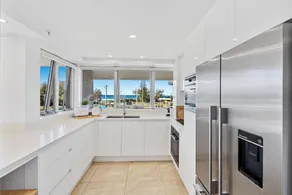 Broadbeach Blvd Apartment - Image 4