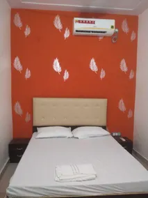 OYO Yadav Restaurant & Family Rooms - Image 5