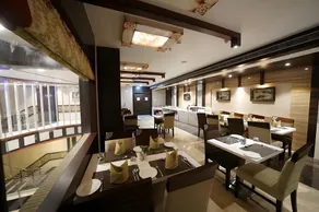 Square Inn Hotel - Image 5