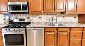 The Heights Haven, Spacious 6 Bedrooms Townhouse with Patio - Image 5