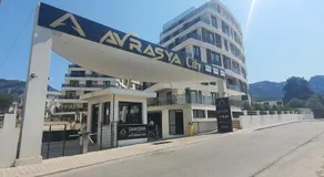 Girne Merkezde Geniş Teraslı Havuzlu Daire - Image 5