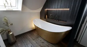 REINHARDTs HOTEL - Image 2
