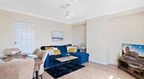 Spacious 3BR House in Enfield North London with Garden - Image 5
