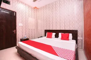 OYO Hotel Galaxy - Image 2
