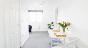 Charming Flats in Southampton - Image 4