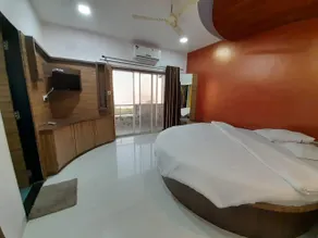 Archies Luxury Heaven - Image 2