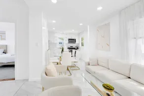 Luxury 5 BR Home Free Parking - Image 3