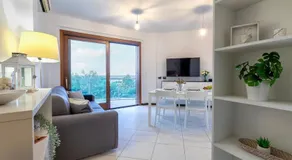 Casa Daneluzzi beachfront with terrace and garage - Image 2