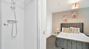 Heathrow Gateway Apartments with Underground Parking - Image 4