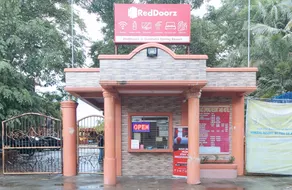 RedDoorz @ Goldland Spring Resort Urdaneta City - Image 4