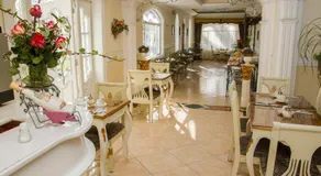 Eugenia Hotel - Image 2