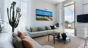 Amazing Sea View Flat - Image 2