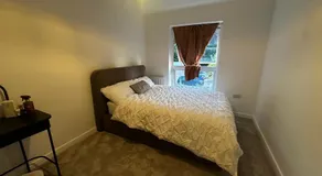 Modern Private Room and Bath in Maidenhead Near Heathrow Airport - Image 5