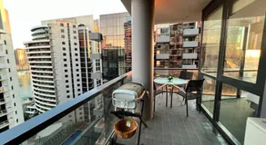 17 Floor Waterfront Apartment Docklands 2BR 2Car - Image 4