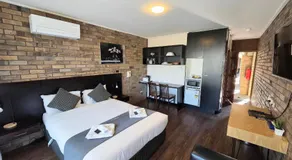 Homestead Motor Inn & Apartments - Image 2