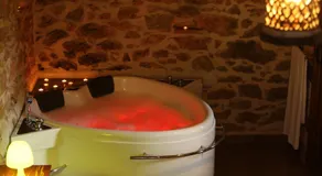 Cottage mit Jacuzzi neben dem Bett - Image 3