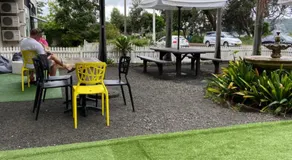 Ettalong Beach motel - Image 3