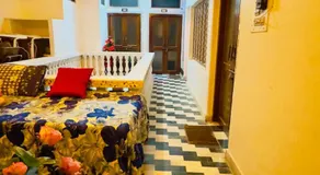Hotel White House - A Family Homestay - Image 5