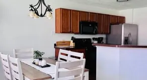 Cozy 3 Bedroom House with Beautiful Fireplace - Image 3