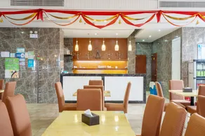 Four Seasons Guanghua Hotel - Image 3