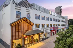 Lakeside Hotel - Image 5
