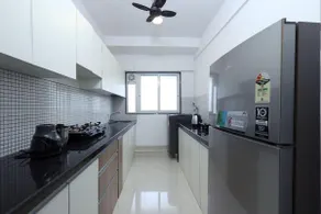 Modern Apartment near Mumbai Airport (2 BHK) - Image 5