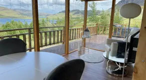 Icelandic Lake House - Image 4