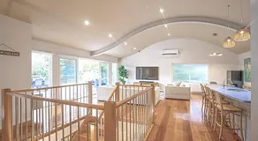 Spacious Coastal Retreat 5 Bdr - Image 3