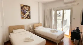 Deluxe Studios with Balcony in Old Town - Image 2