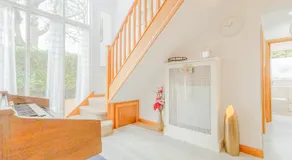 6BR Luxury Detached Mansion With Games Room & Hot Tub & Free Parking & Fast WiFi - Image 4