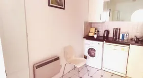 Single room in a charming apartment with the terrace in Sandymount - Image 3