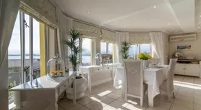 Gordon's Beach Lodge - Image 3