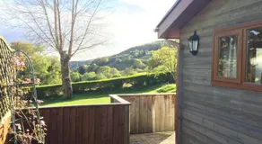 Swansea Log Cabin - Image 4