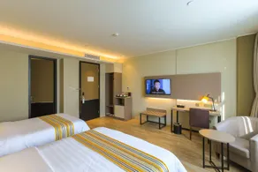 Home Inn Plus (Qingdao Railway Station Zhanqiao) - Image 2