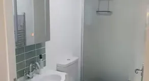 Ensuite Room with Private Entrance - Image 2